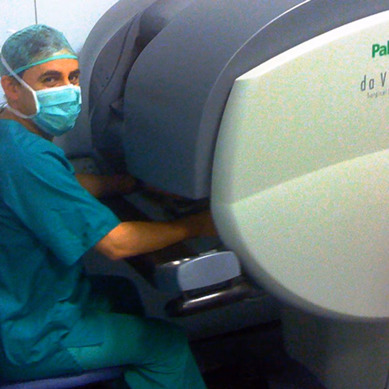 Doctor con equipamiento
